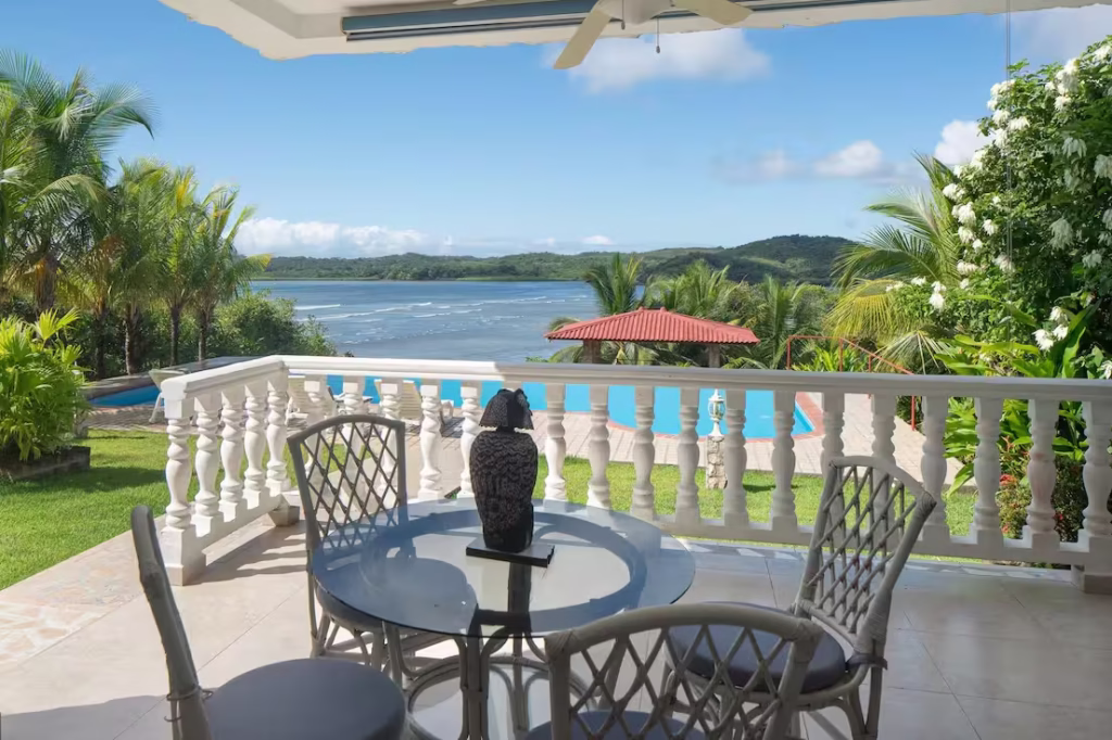 Boca Chica, Panama - ANNSRENTAL Luxury Beachfront - Stunning Views - Private Pool - Steps