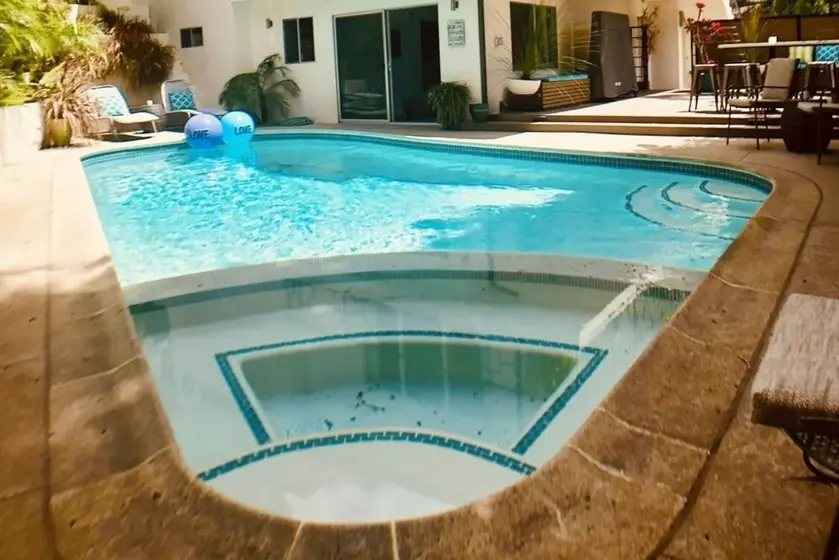 Private 5-Star Oasis with Pool/Spa — Tropical Modern Studio (Hollywood Dell / LA)