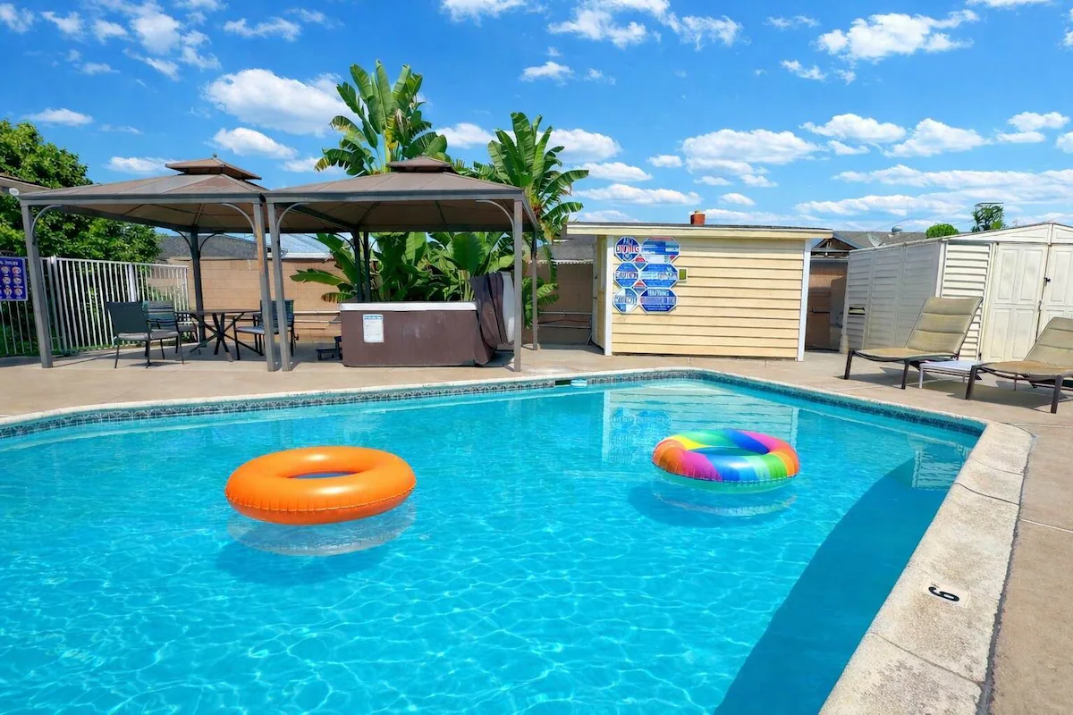 Disneyland 5-Bedroom Luxury Villa — Pool/Spa + Games (Anaheim)