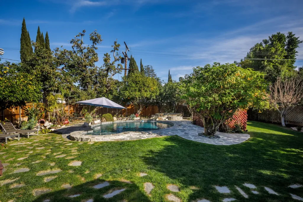 Premium Pool SoCal Spa Retreat — Orchard + Jacuzzi (Valley Village / LA)