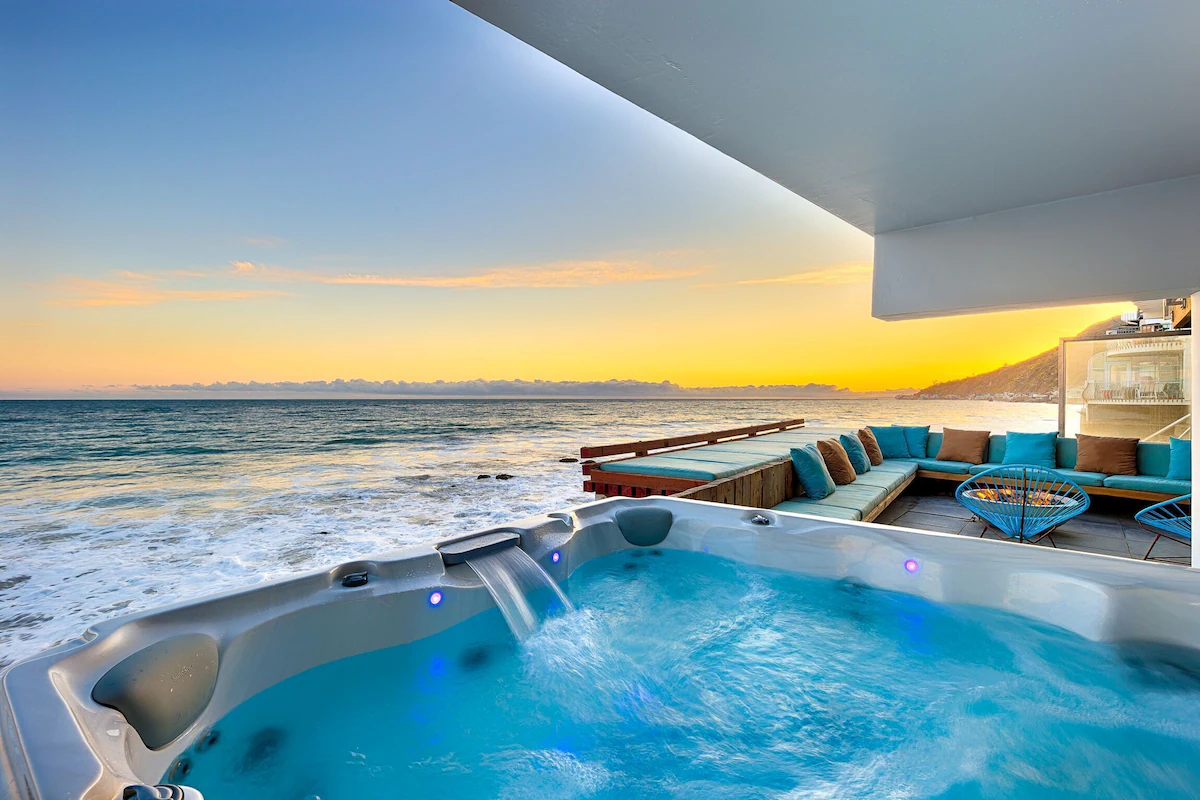 Newly Renovated Malibu Oceanfront Villa — Spa with Endless Views