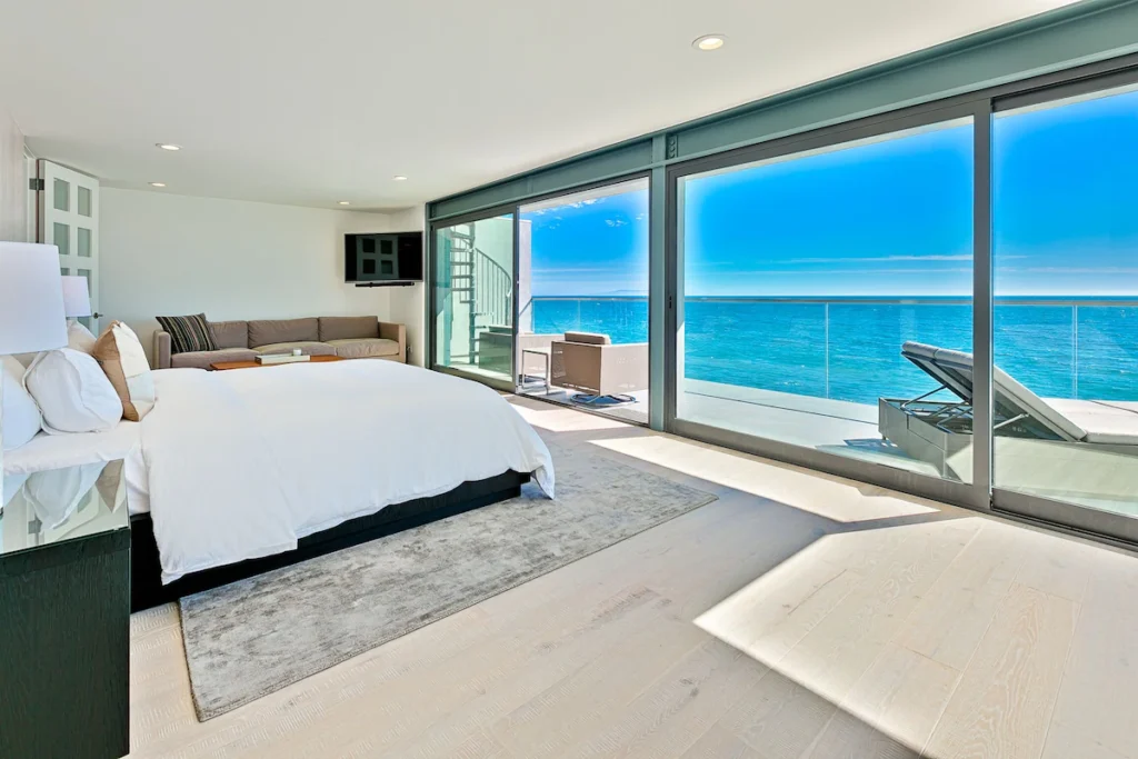 Newly Renovated Malibu Oceanfront Villa — Spa with Endless Views