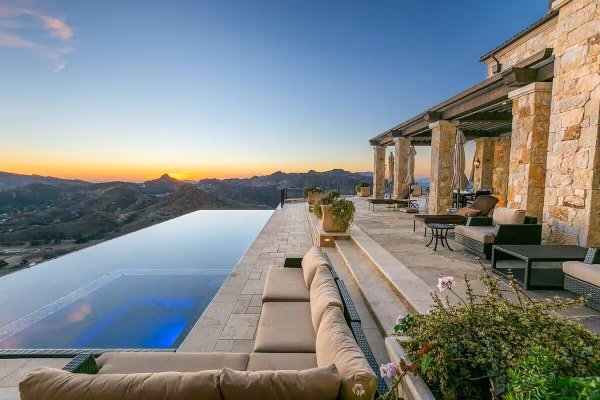Malibu Rocky Oaks Estate — Vineyard Villa with Infinity Pool