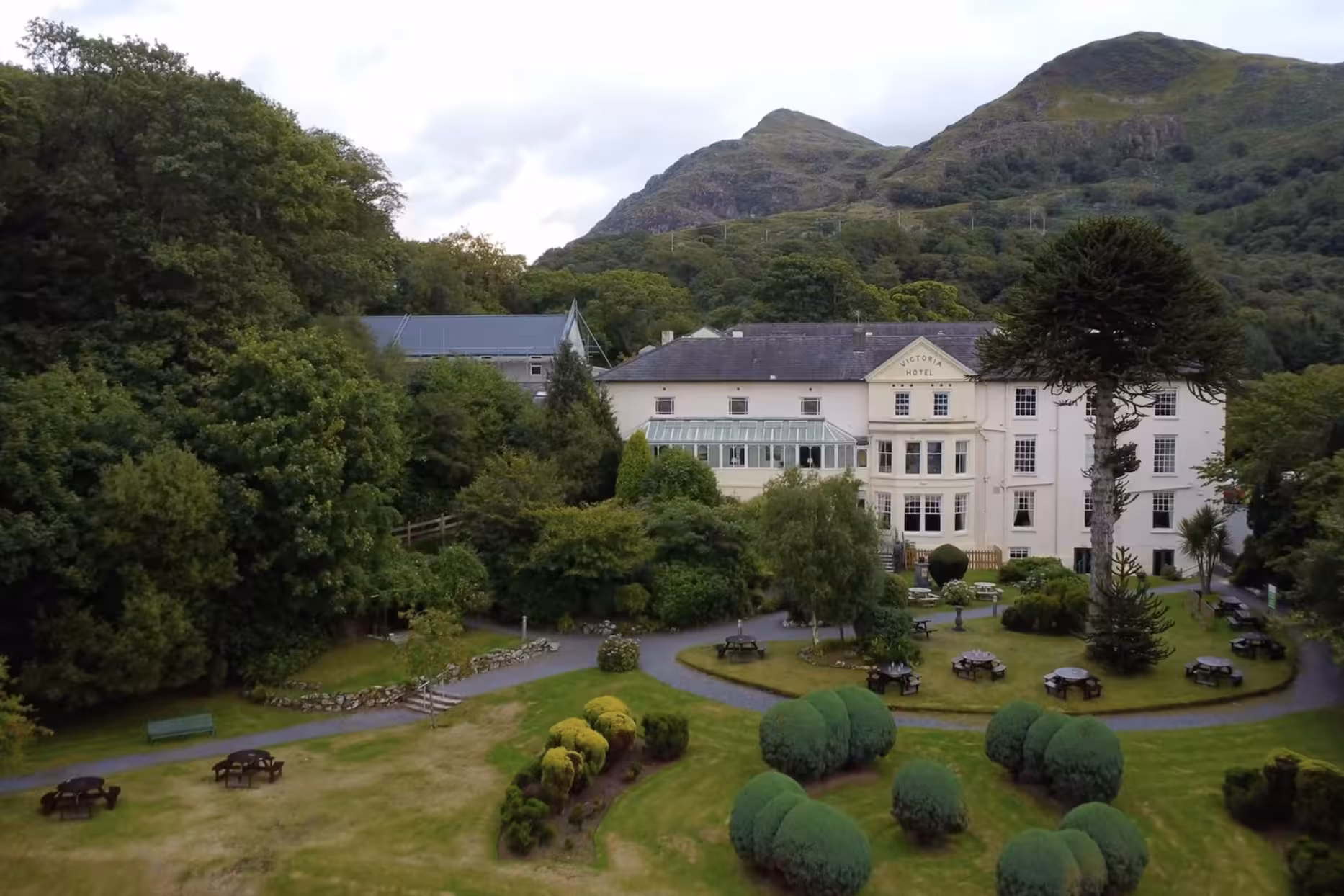 The Royal Victoria Hotel - Wales - Royal Oak Hotel
